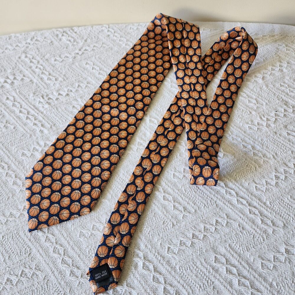 Rivetz Of Boston NCAA NBA Fan 100% Silk Neck Tie Basketballs Coach EUC
